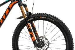 Scott Spark 700 Tuned Mountain Bike - 2018, Medium -Scott BMT14134 CM 15