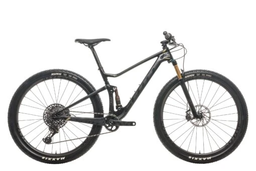 Scott Spark RC 900 SL Mountain Bike - 2019, Medium -Scott BMT16675 PH1 01 2cce4b35 6123 4b70 b1d2 ef8552ba4e84 scaled