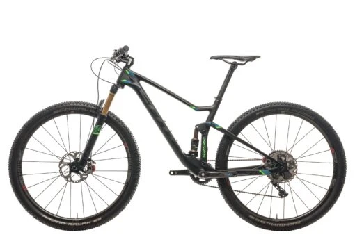 Scott Spark 900 Ultimate Mountain Bike - 2017, Medium -Scott BMT17095 PH1 02 55ae0f00 e53b 4907 9b77 94e0b2213ed2 scaled