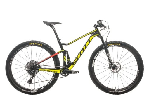 Scott Spark RC 900 Mountain Bike - 2018, Medium -Scott BMT18054 PH1 01 scaled