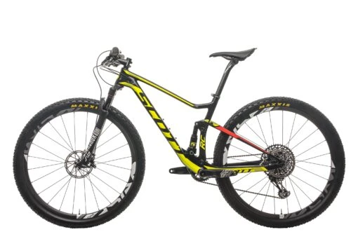 Scott Spark RC 900 Mountain Bike - 2018, Medium -Scott BMT18054 PH1 02 scaled