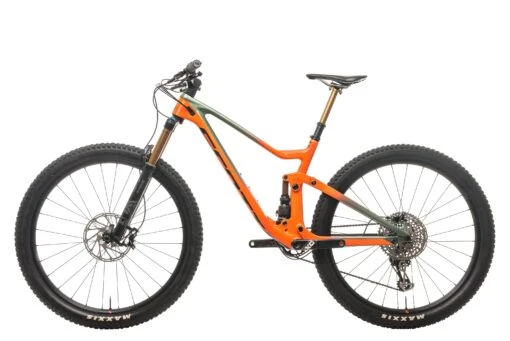 Scott Genius 900 Tuned Mountain Bike - 2019, Medium -Scott BMT18610 PH1 02 scaled