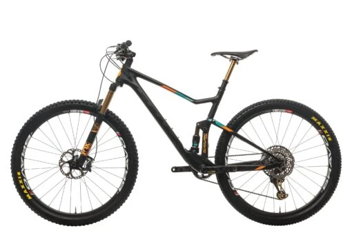 Scott Spark 700 Plus Tuned Mountain Bike - 2017, Large -Scott BMT19021 PH1 02 scaled