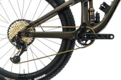 Scott Genius 900 Ultimate Mountain Bike - 2019, Small -Scott BMT23390 PH1 04