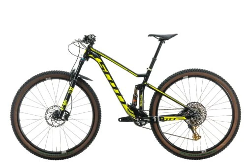 Scott Spark 940 Mountain Bike - 2018, Small -Scott BMT25742 PH1 02 scaled